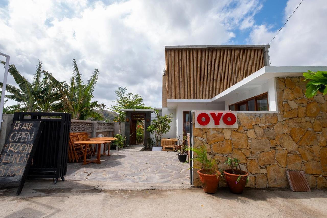 Oyo 1493 Surya Villa Selong Belanak Exteriér fotografie