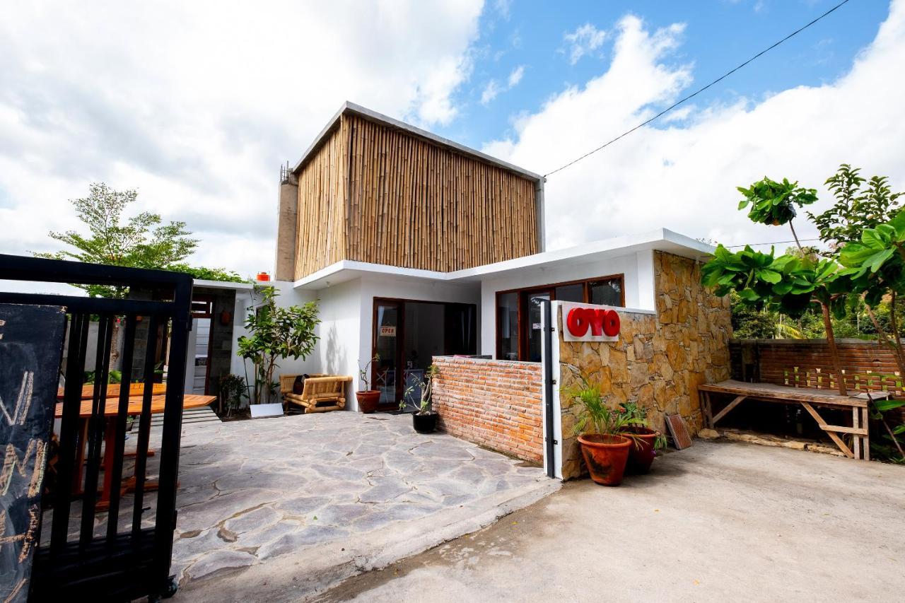Oyo 1493 Surya Villa Selong Belanak Exteriér fotografie