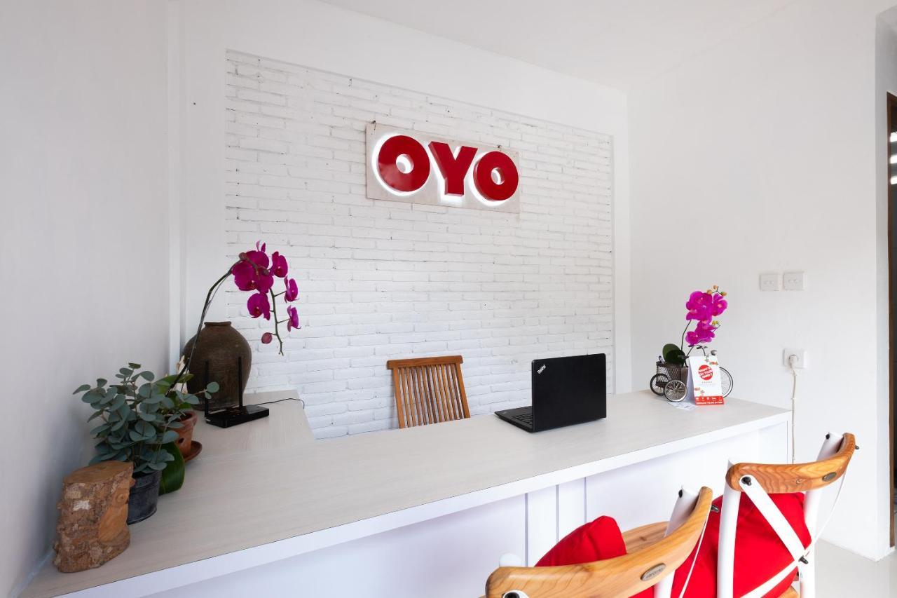 Oyo 1493 Surya Villa Selong Belanak Exteriér fotografie