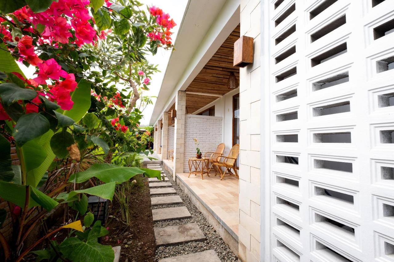 Oyo 1493 Surya Villa Selong Belanak Exteriér fotografie