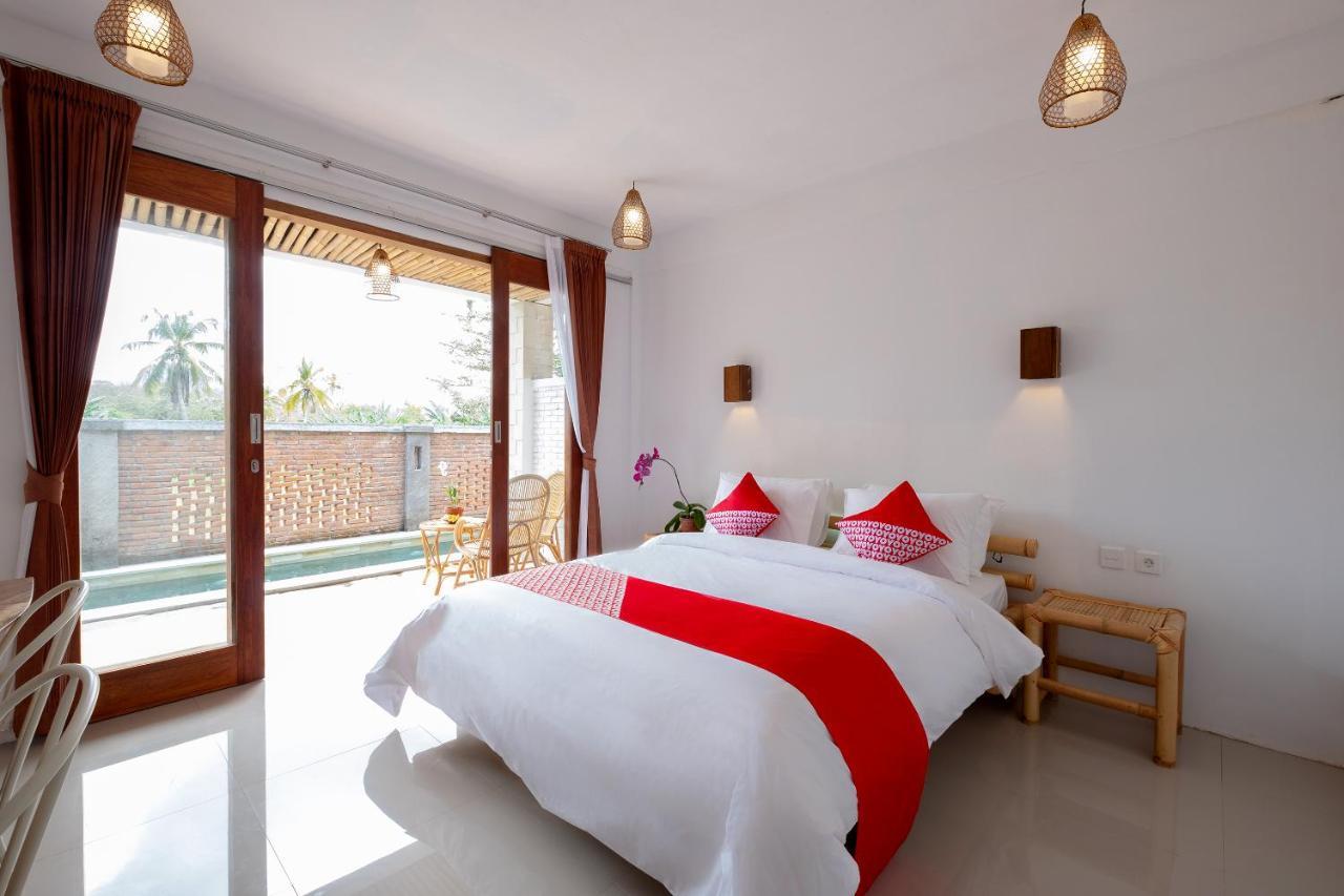 Oyo 1493 Surya Villa Selong Belanak Exteriér fotografie