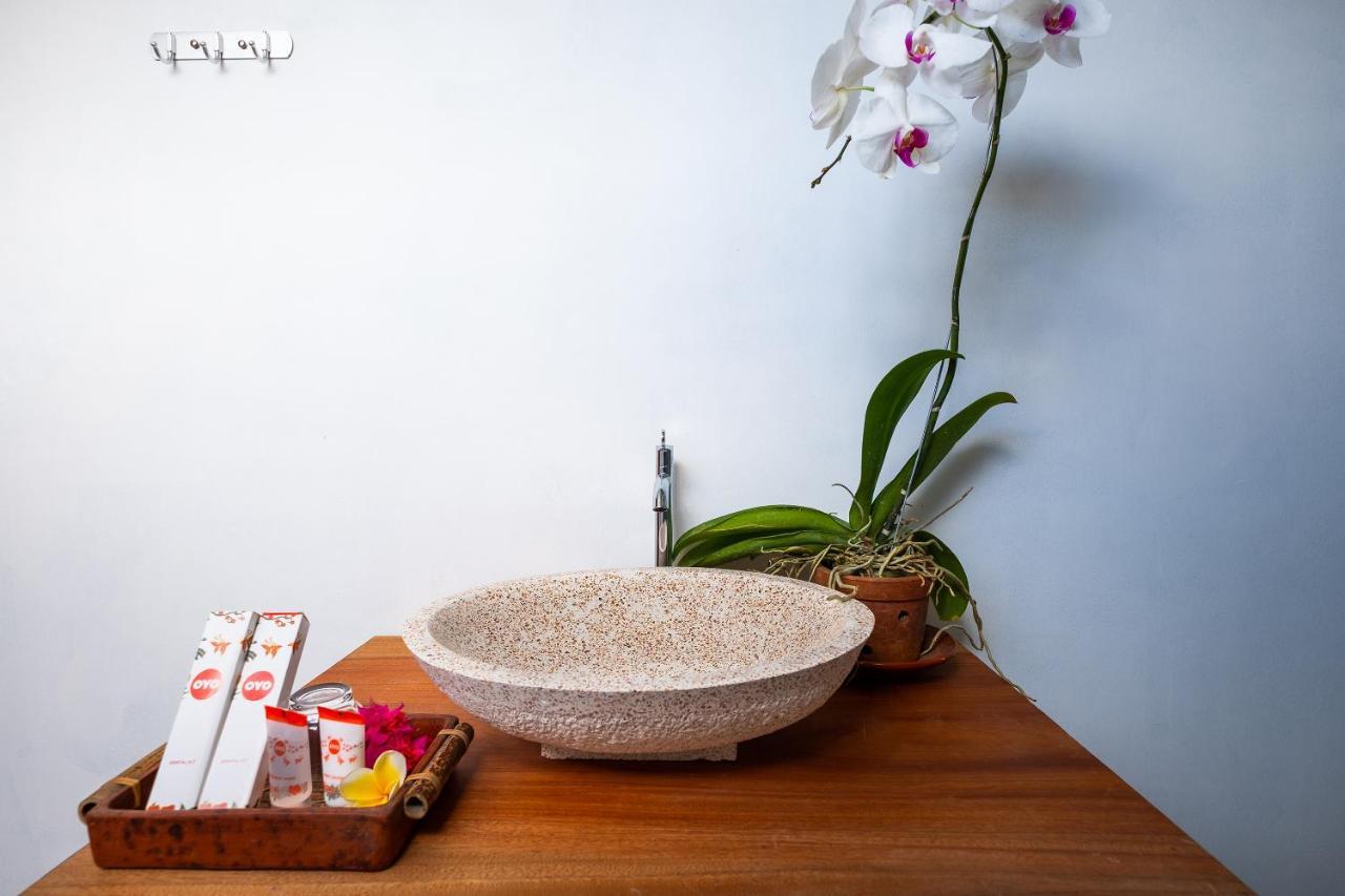 Oyo 1493 Surya Villa Selong Belanak Exteriér fotografie